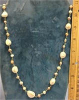 28" white freshwater pearl necklace        (a 7)
