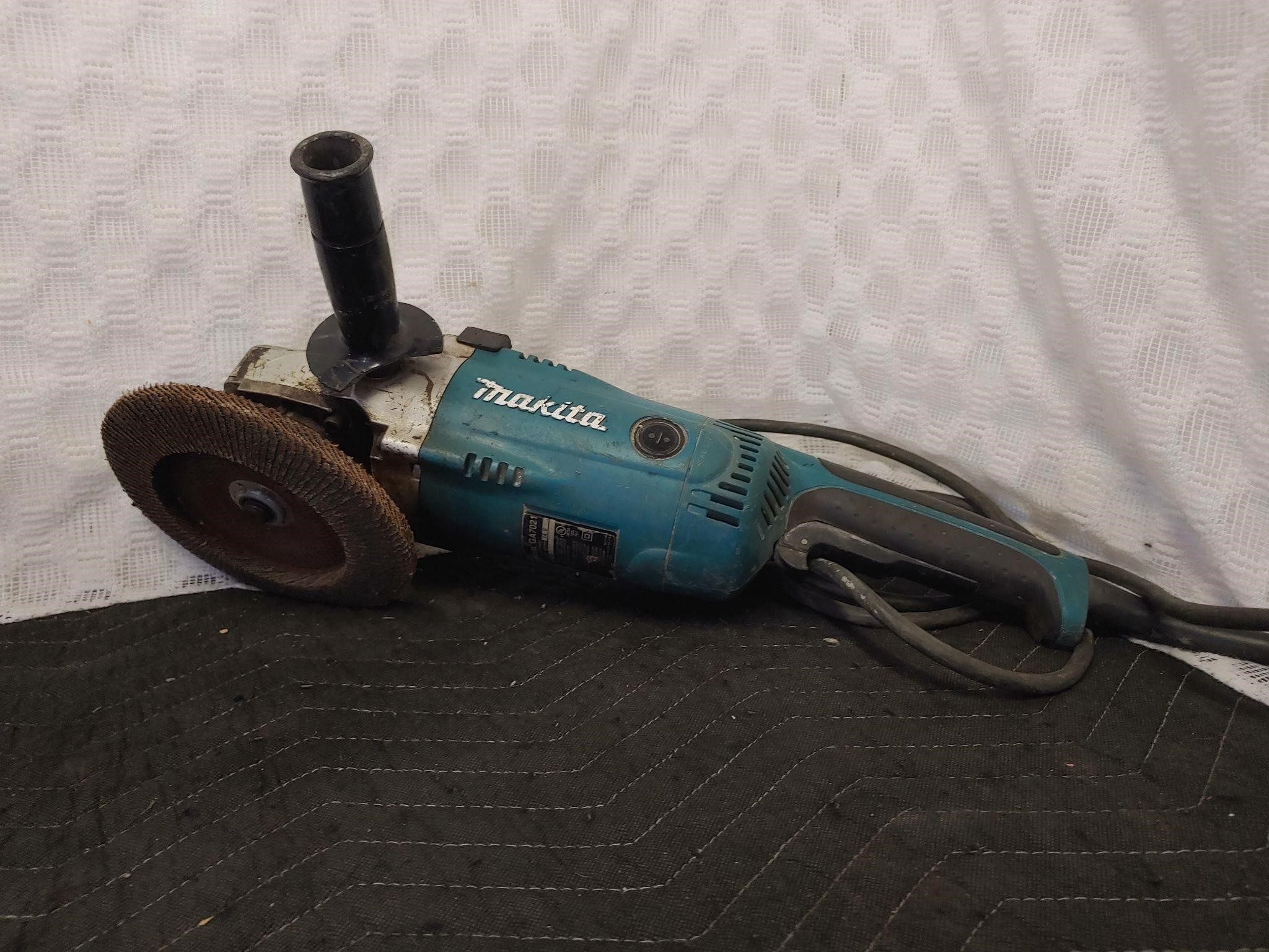 Makita Heavy Duty 7" Wheel Grinder