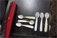 MOTHER OF PEARL CAVIAR SPOONS - SILVER W/ BOX