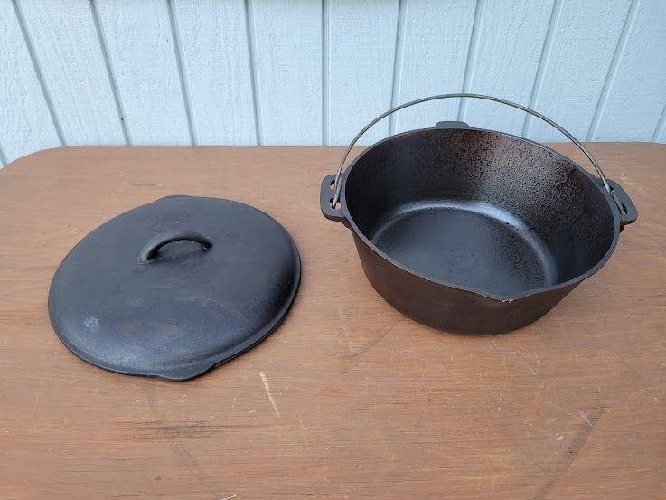 8x Seasoned Cast Iron Dutch Oven w/ Lid