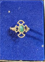 Avon 1973 Baroness faux jade ring