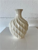 Lenox USA Bud Vase - Cream With 24k Gold Trim