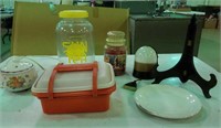 Tupperware lunch box, candle warmer
