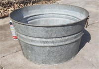 Galvanized wash tub.