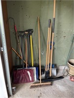 snow shovels & lawn tools