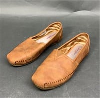 Women’s Sketchers Bobs Leather Loafers 9 1/2 W