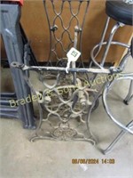 ANTIQUE CAST IRON SINGER SEWING MACHINE STAND