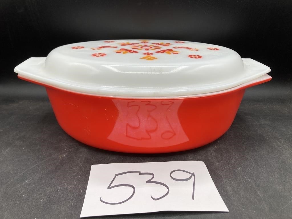 Vintage Pyrex Friendship 045 With Lid