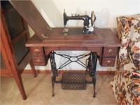 Sewing Machine & Cabinet w/Metal base & Foot
