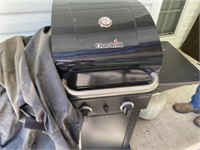 Char-broil grill w/ propane tank & cover
