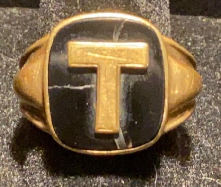 10K yellow gold T initial ring