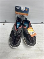 Speedo juniors size S 11-12 shoes