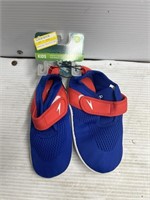 Speedo kids size Lg 9-10 shoes