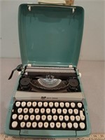 Smith-Corona Corsair Deluxe typewriter, made in