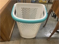 ROLLING LAUNDRY BASKET