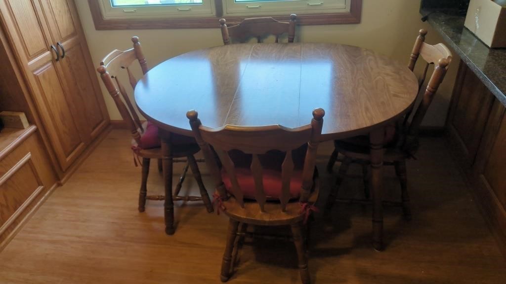 KITCHEN TABLE AND CHAIRS 30" TALL 42" X 54"