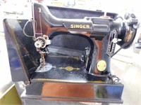 Singer Featherweight 221-1 sewing machine with