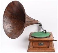 VICTOR V RECORD PLAYER
