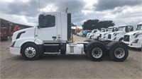 2016 Volvo Day Cab Truck Tractor,