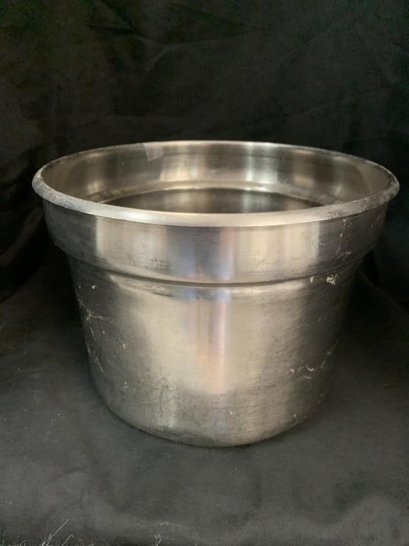COMMERCIAL STAINLESS STEEL POT - 11 X 8 “