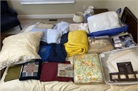 Comforters/Blankets/Pillows/More