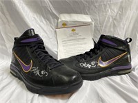 Andrew Bynum game-worn signed shoes W/ COA