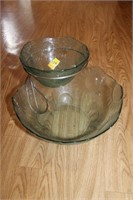 "SUNFLOWER" DESIGN - GREEN GLASS CHIP AND DIP SET