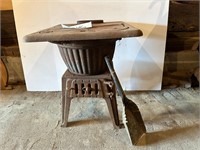 Cast iron stove, 4 burner top with shovel