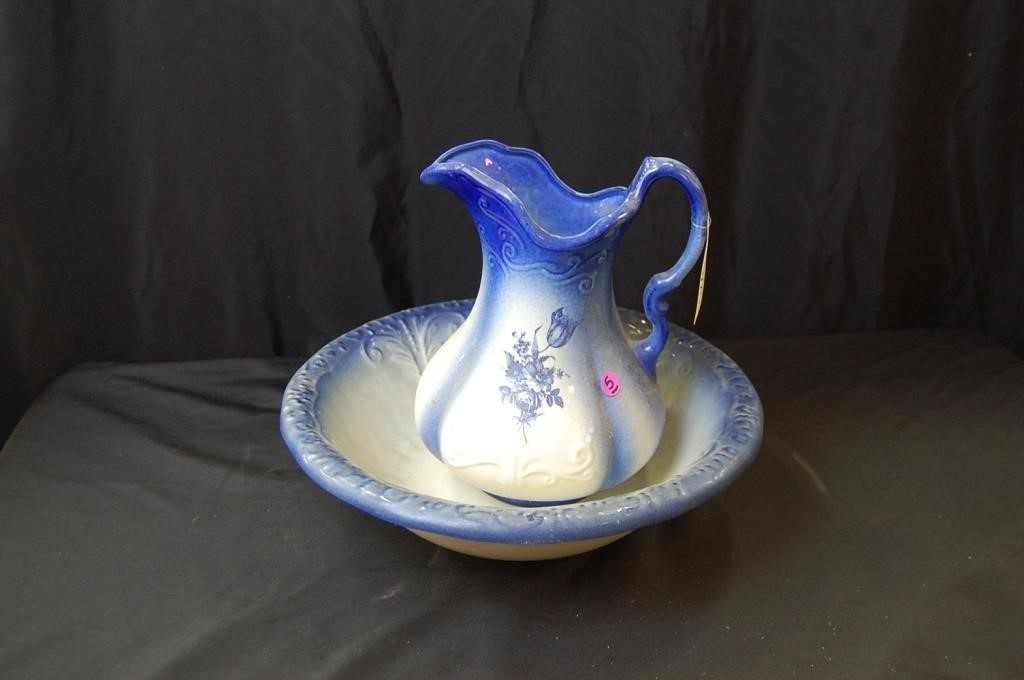 Tea Leaf - Antiques & Collectibles Auction