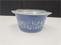 473 B Pyrex Bowl VGC w Lid, Lid is Chipped