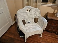 NICE Wicker Chair & accent pillows