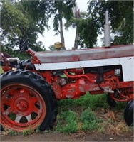 560 international gas tractor wide front engine