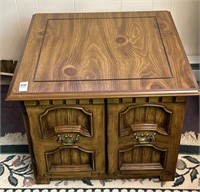 End table approx 24 x 24 x 20