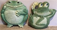2 WALL HANGING FROGS DECOR
