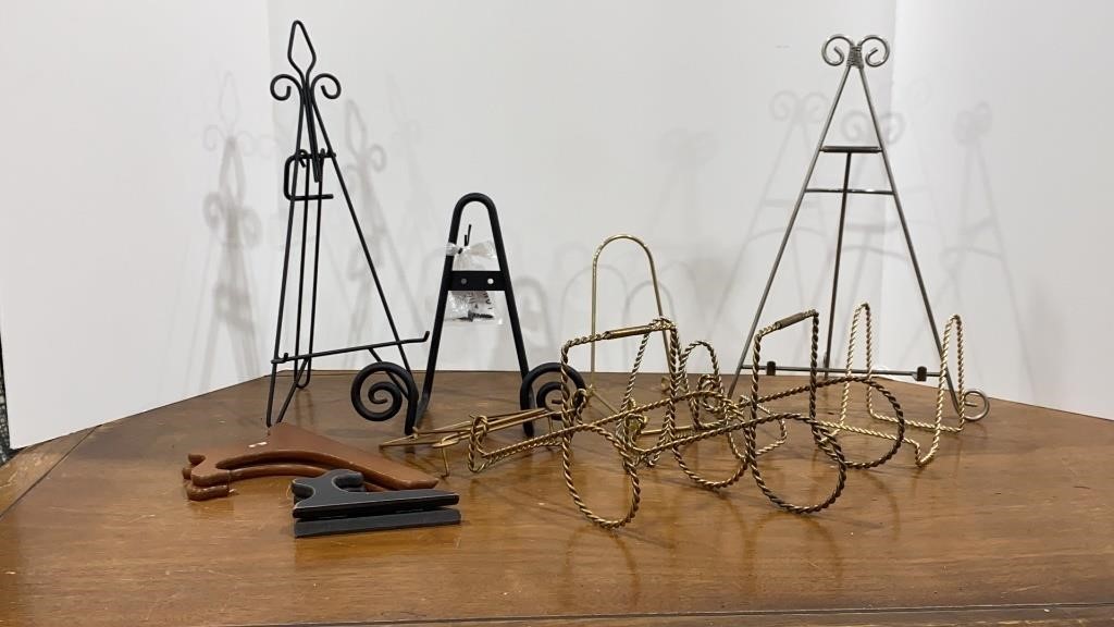 Wire Picture Stands & Easels