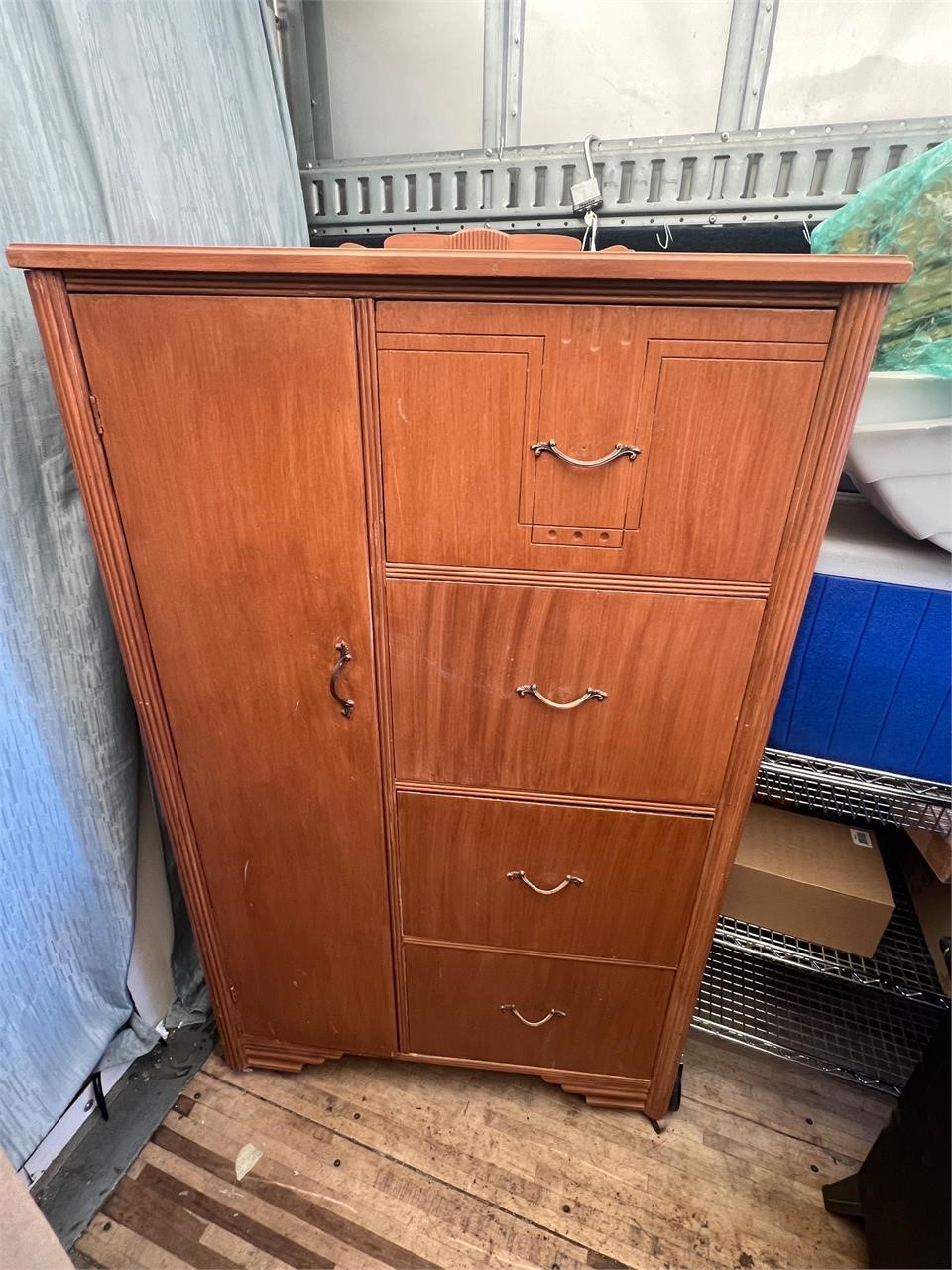 Vintage dresser w 4 wooden drawers, vert storage