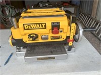 DEWALT DW735 13" THICKNESS PLANER