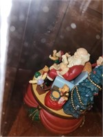 REVOLVING SANTA IN CHAIR DISPLAY IN PLASTIC