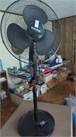 18" oscillating pedestal fan w/remote