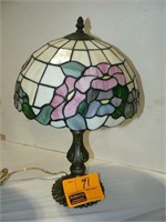 SMALL LEADED GLASS TABLE LAMP (NEWER)