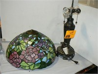 LARGE LEADED GLASS TABLE LAMP (NEWER)