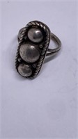 Unmarked sterling ring size 5, 9 g