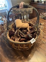 BASKET WITH POTPOURRI AND STUFFED HEART