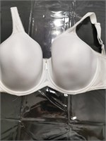 Used (38DD) White bra




S