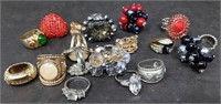 Group of costume jewelry rings PB