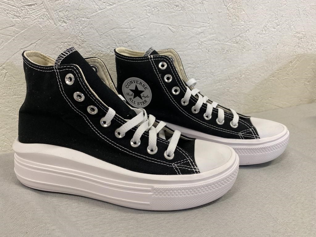 Converse Chuck Taylor All Stars Size 8