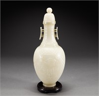 Jade lion-shaped vase with two ears in Hetian Dyna