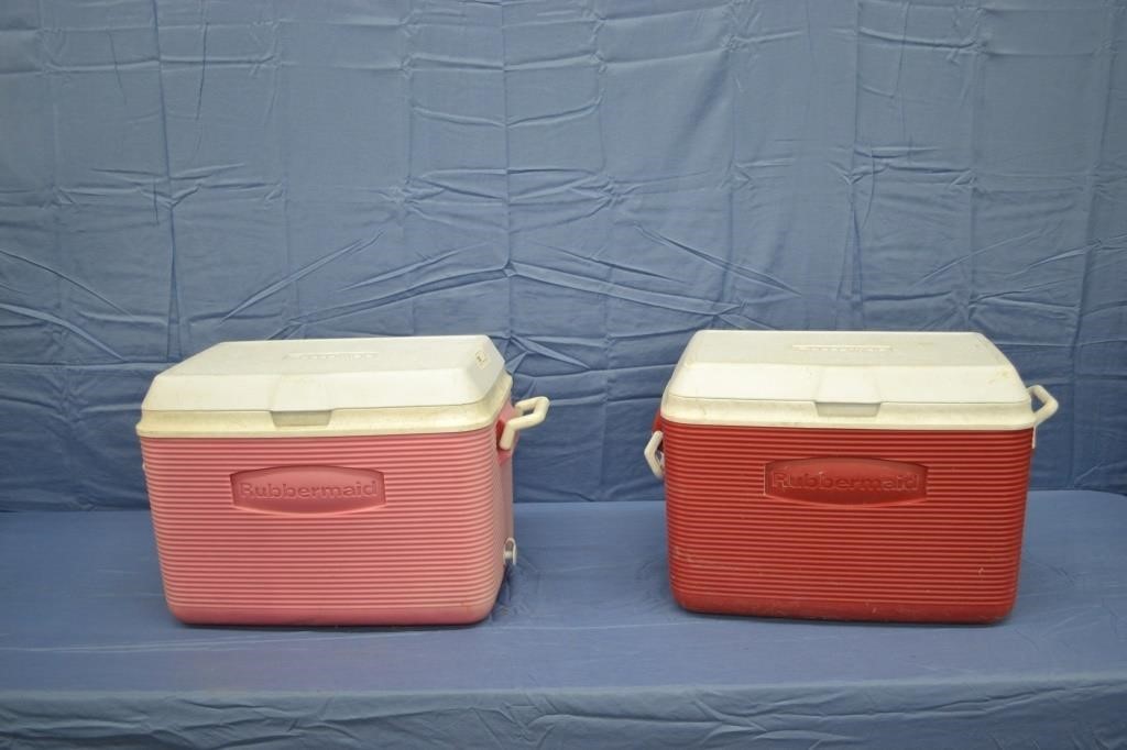 2pcs Used 20" Rubbermaid Chest Coolers