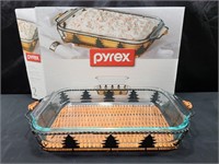 New Pyrex 9x13 Holiday Baking Dish