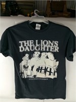 The Lions Daugher T-Shirt Size M